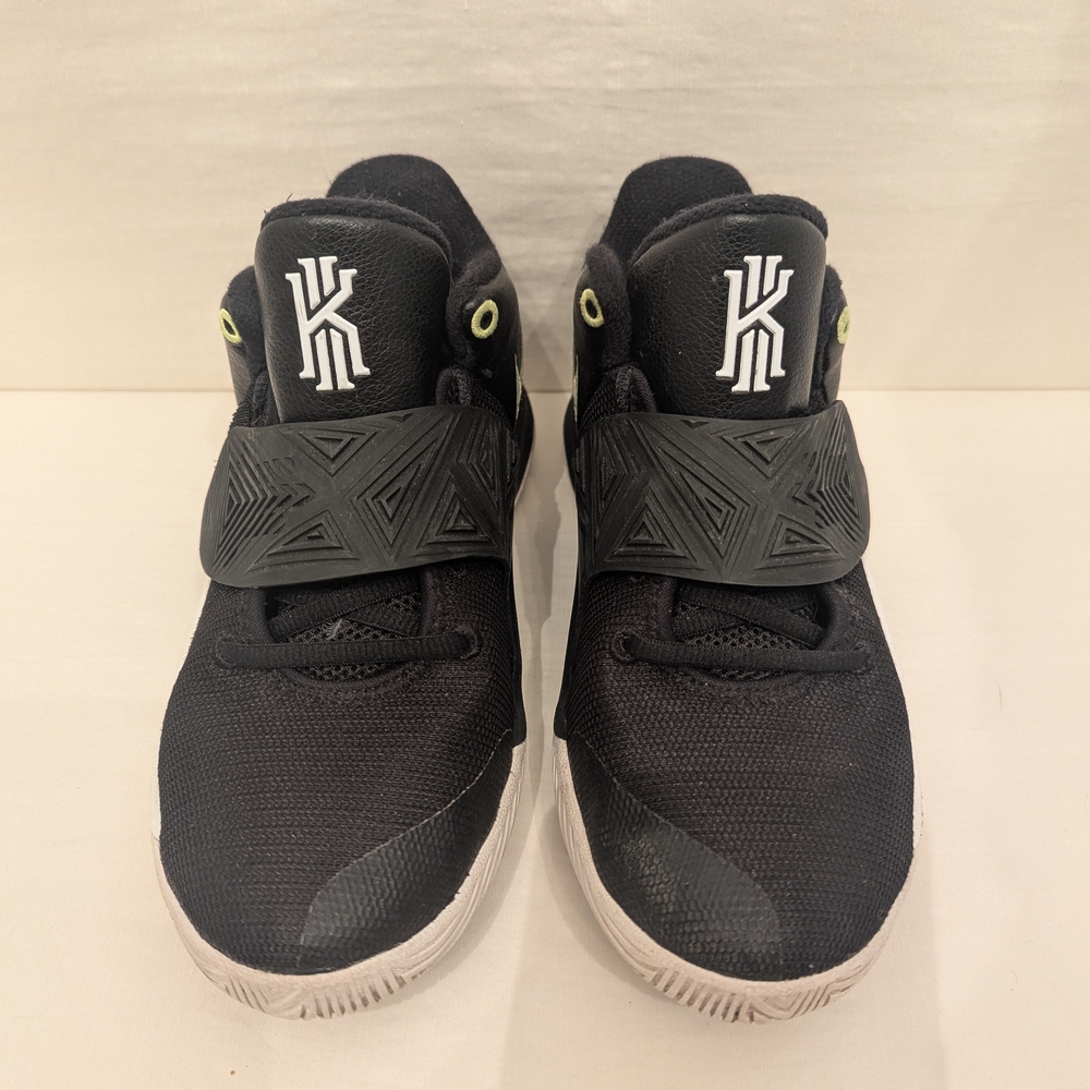 Nike Kyrie Flytrap 3 Basketball Shoes / Black Volt / Big Boy Size 5.5Y